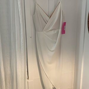 Betsy Jonson whit sexy formal spaghetti strap dress